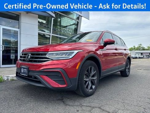 Certified 2023 Volkswagen Tiguan SE w/ Panoramic Sunroof Package AWD/4WD image 2