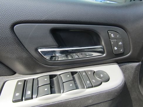 Used 2011 Chevrolet Avalanche LT w/ Luxury Package image 28