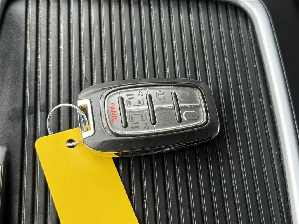 Used 2023 Chrysler Pacifica Touring-L FWD image 31