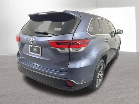 Used 2019 Toyota Highlander LE AWD/4WD image 33