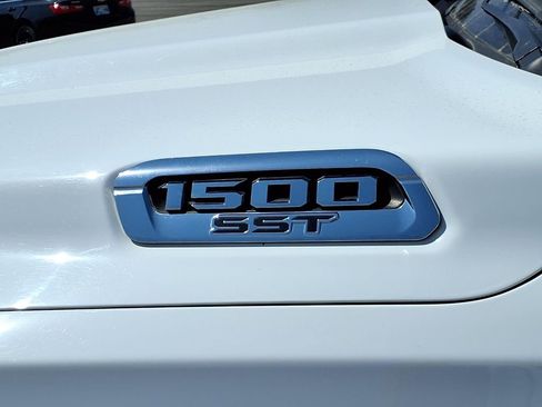 Used 2025 RAM 1500 Laramie AWD/4WD image 10