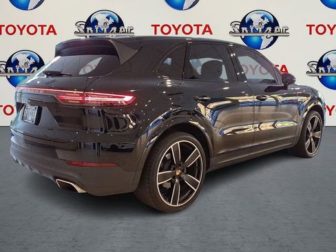 Used 2022 Porsche Cayenne Base image 10