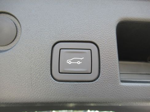 Certified 2025 Chevrolet Equinox RS FWD image 33