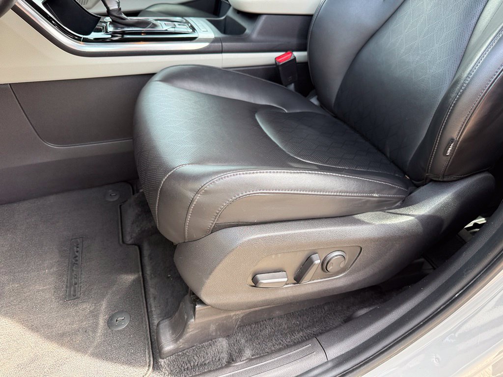 Used 2022 Kia Carnival EX FWD image 21