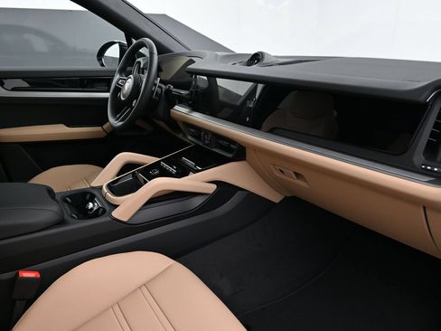 Certified 2026 Porsche Cayenne Coupe AWD/4WD image 14