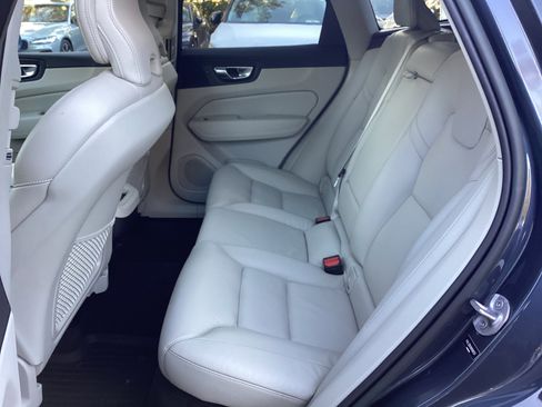 Certified 2022 Volvo XC60 B5 Momentum w/ Climate Package image 32