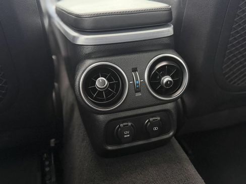 Used 2022 Kia Stinger GT1 AWD/4WD image 41