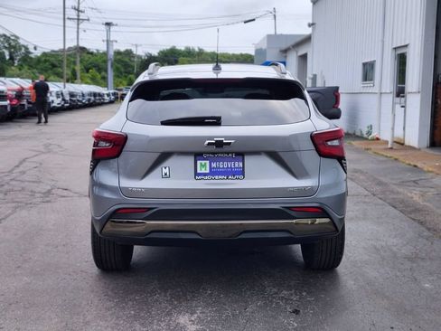 Used 2024 Chevrolet Trax ACTIV w/ Sunroof Package FWD image 4