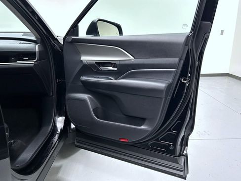 Used 2025 Toyota Grand Highlander AWD image 16