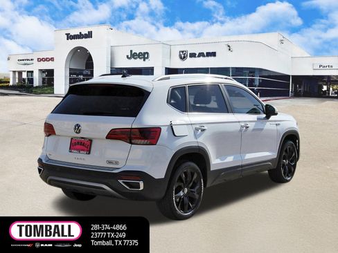 Used 2022 Volkswagen Taos SE image 7