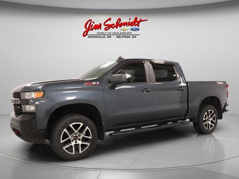 Used 2019 Chevrolet Silverado 1500 Custom Trail Boss w/ Custom Convenience Package AWD/4WD image 2