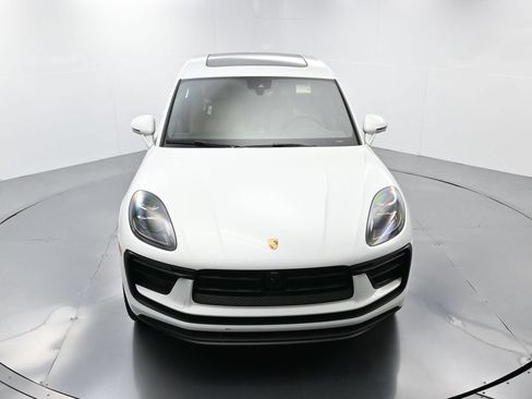 Certified 2025 Porsche Macan AWD/4WD image 42
