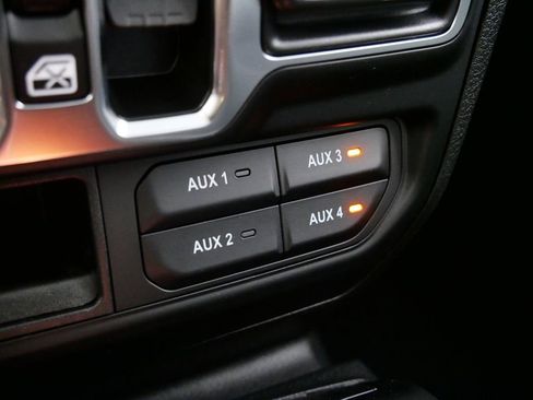 Used 2024 Jeep Gladiator Sport w/ Premium Package image 49