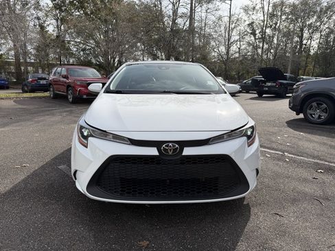 Used 2022 Toyota Corolla LE image 2