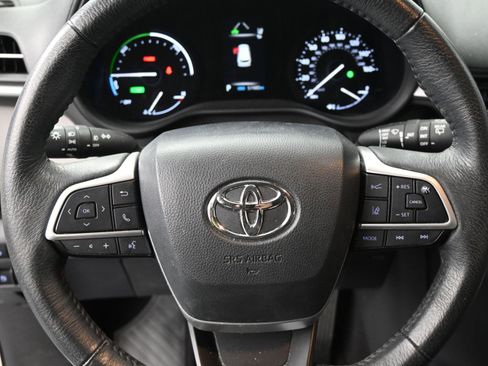 Certified 2021 Toyota Sienna XLE image 12