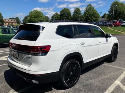 Used 2024 Volkswagen Atlas SE w/ Black Wheel Package