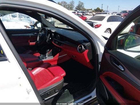 Used 2019 Alfa Romeo Stelvio Ti Sport w/ Quick Order Package 22S Sport AWD/4WD image 5