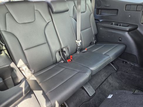 Used 2025 Kia Telluride SX w/ SX Captain's Chair Package FWD image 12