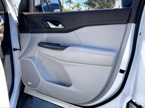 Used 2021 GMC Acadia SLT image 22