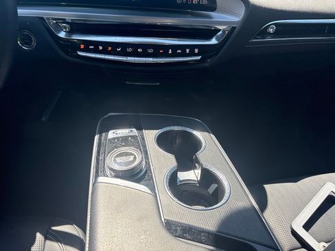 Certified 2024 Cadillac Lyriq Luxury AWD/4WD image 15
