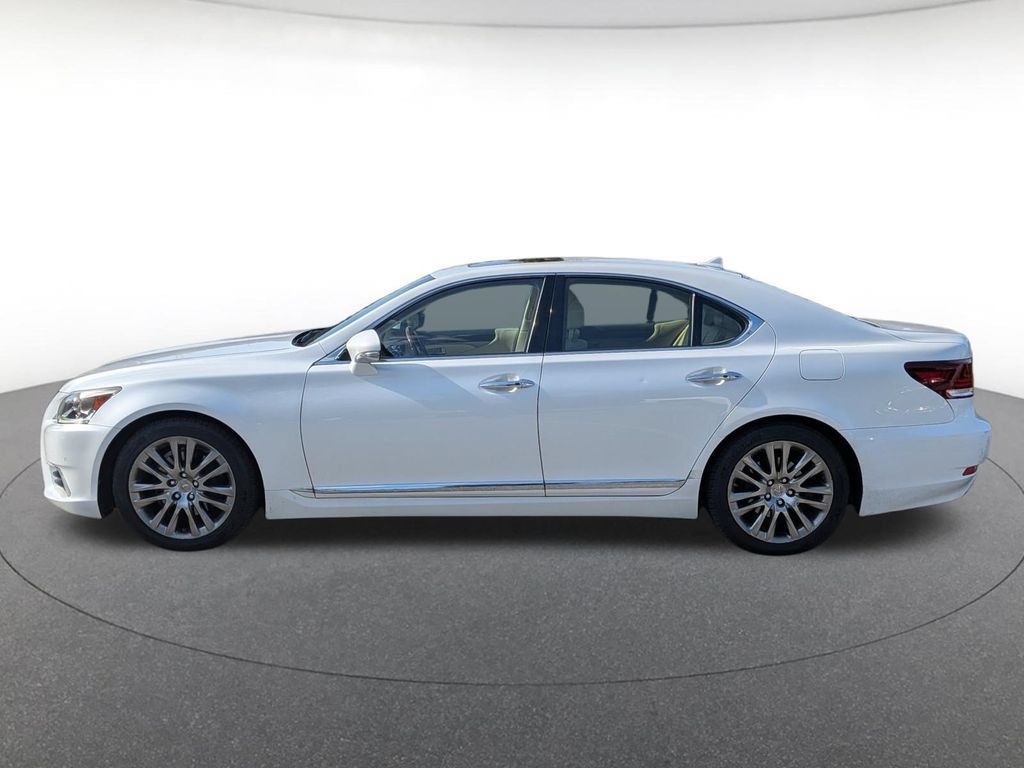 Used 2013 Lexus LS 460 w/ Comfort Pkg RWD image 2
