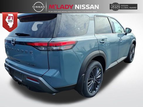 New 2026 Nissan Pathfinder SL image 7