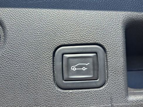 Used 2023 Chevrolet Equinox RS w/ RS Leather Package FWD image 12