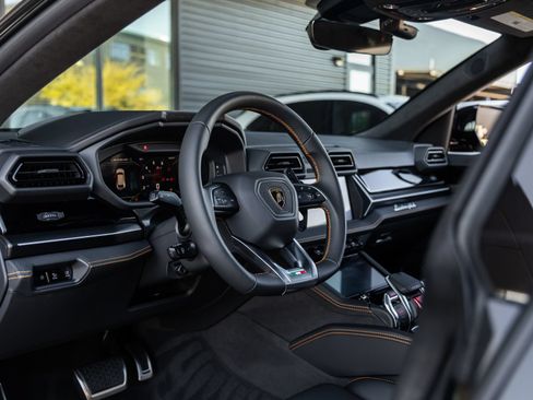 Used 2026 Lamborghini Urus SE AWD/4WD image 30