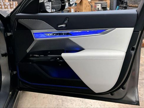 Certified 2025 BMW 760i xDrive AWD/4WD image 25