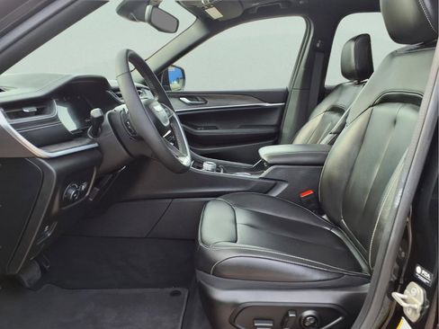 Used 2024 Jeep Grand Cherokee Limited w/ Black Appearance Package RWD image 12