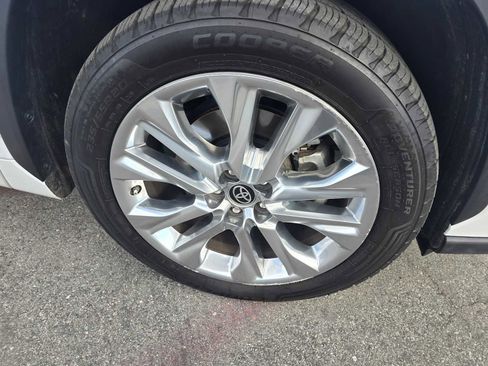 Used 2023 Toyota Highlander Limited image 9