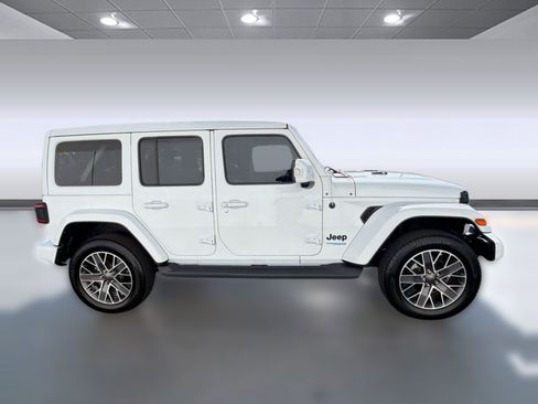 Used 2022 Jeep Wrangler Unlimited Sahara AWD/4WD image 7