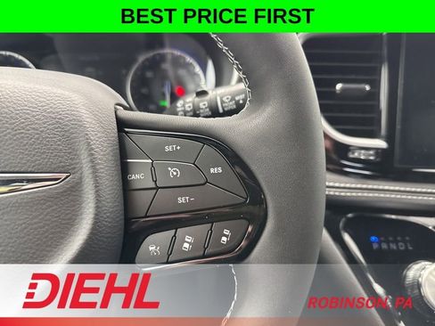 New 2026 Chrysler Pacifica Select FWD image 29