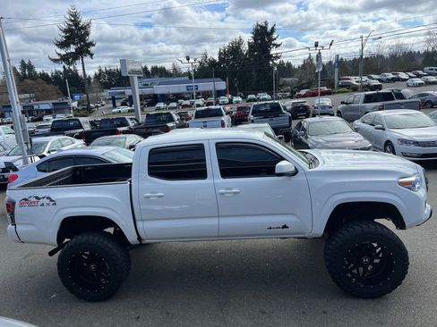 Used 2021 Toyota Tacoma SR AWD/4WD image 11