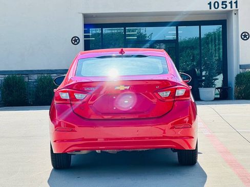Used 2017 Chevrolet Cruze LT w/ Convenience Package FWD image 9