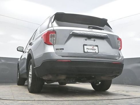Used 2022 Ford Explorer XLT image 31