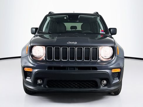 Used 2022 Jeep Renegade Latitude AWD/4WD image 3