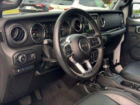 Used 2023 Jeep Wrangler Unlimited Sahara w/ Cold Weather Group AWD/4WD image 4