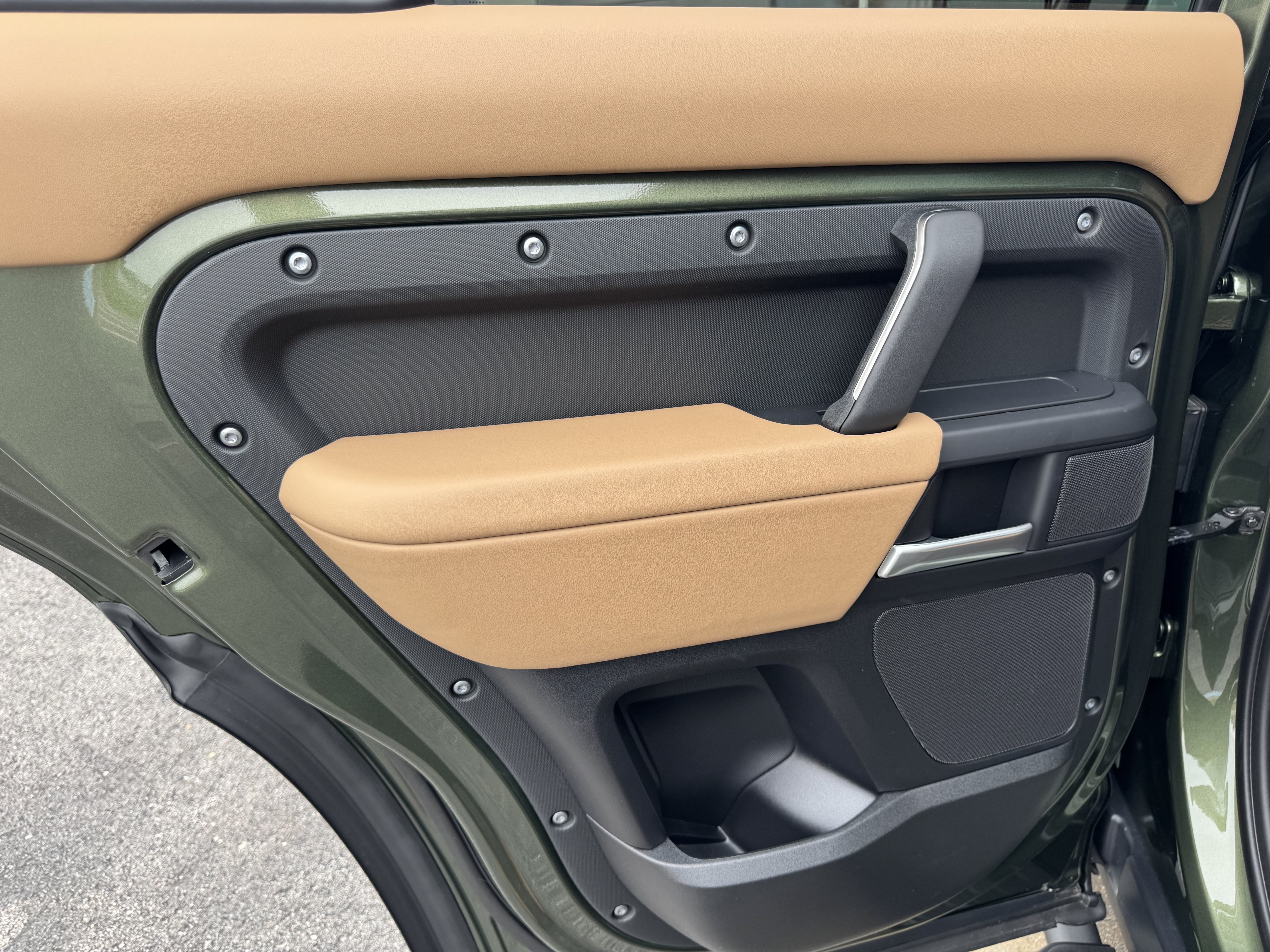 New 2026 Land Rover Defender 110 X-Dynamic SE AWD/4WD image 31