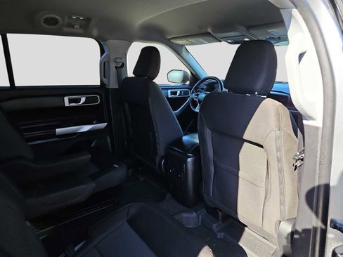 Used 2022 Ford Explorer XLT image 16