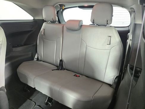 Used 2025 Toyota Sienna XLE image 18