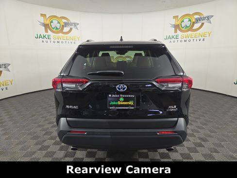 Used 2022 Toyota RAV4 XLE Premium AWD/4WD image 9