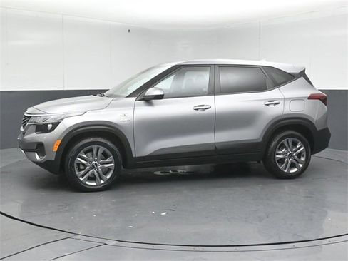 Used 2021 Kia Seltos LX image 4