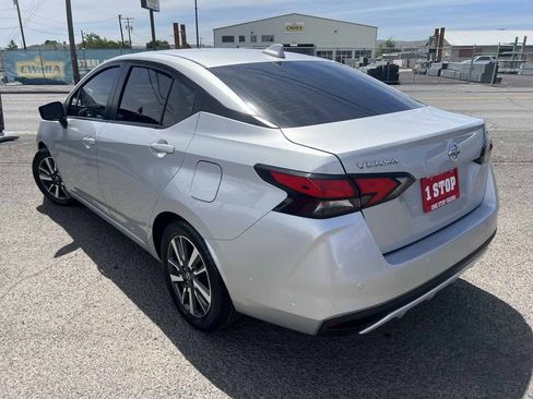 Used 2021 Nissan Versa SV FWD image 7