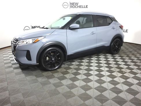 Certified 2022 Nissan Kicks SV image 4