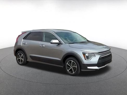 Used 2026 Kia Niro LX FWD image 2