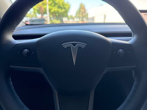 Used 2023 Tesla Model Y Long Range AWD/4WD image 34