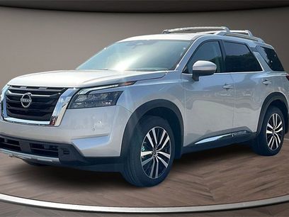 New 2025 Nissan Pathfinder Platinum w/ Black Appearance Package