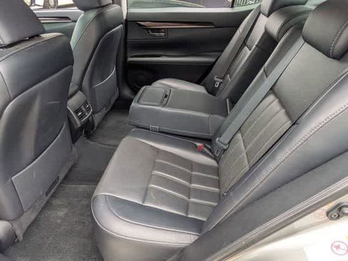 Used 2016 Lexus ES 350 w/ Luxury Package w/Wood Trim FWD image 18