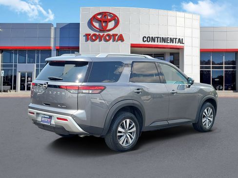 Used 2025 Nissan Pathfinder SL AWD/4WD image 5